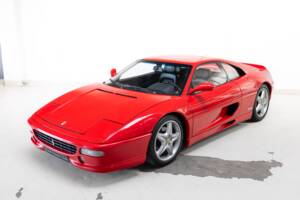 Afbeelding 39/40 van Ferrari F 355 Berlinetta (1996)