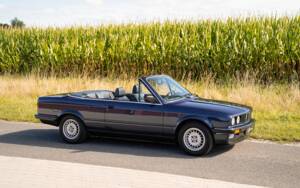 Immagine 4/35 di BMW 320i (1988)