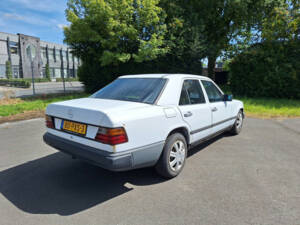 Bild 2/11 von Mercedes-Benz 300 D (1986)