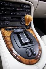 Image 19/37 of Jaguar XKR (1998)