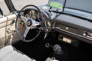 Image 19/31 of Alfa Romeo 2600 Spider (1963)