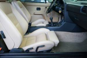 Afbeelding 19/25 van BMW 320i (1988)