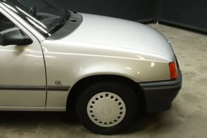 Afbeelding 31/50 van Opel Kadett 2,0i GSi (1988)