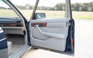 Image 36/72 de Mercedes-Benz 500 SEL (1984)