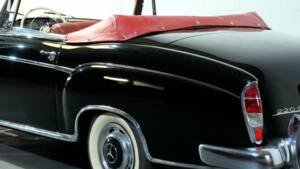 Image 14/30 of Mercedes-Benz 220 S Cabriolet (1957)