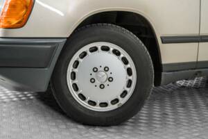 Bild 4/50 von Mercedes-Benz 230 TE (1987)