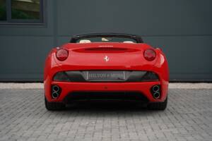 Image 8/50 of Ferrari California (2010)
