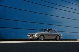Image 5/24 of Alfa Romeo 1750 GT Veloce (1971)