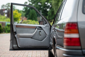 Image 20/66 of Mercedes-Benz 200 TE (1989)
