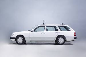 Image 9/40 of Mercedes-Benz 300 TE (1991)