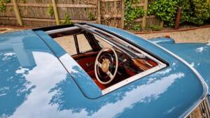 Image 37/39 of Mercedes-Benz 220 SE (1958)