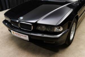 Image 2/41 of BMW 750i (2000)