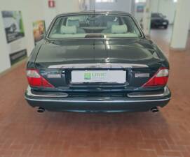 Bild 4/50 von Jaguar XJ 8 Executive (1998)
