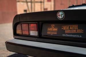 Image 18/40 of Alfa Romeo 2.0 Spider (1987)