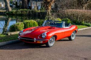 Image 44/50 de Jaguar E-Type (1969)