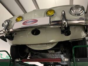 Image 31/37 of Volkswagen Karmann Ghia 1600 L (1968)