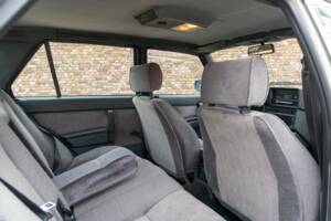 Afbeelding 40/50 van Alfa Romeo 75 2.0 Twin Spark (1988)