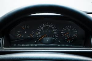 Bild 21/30 von Mercedes-Benz E 280 Unikat (1994)