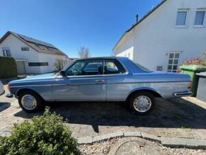 Image 5/8 of Mercedes-Benz 230 CE (1982)