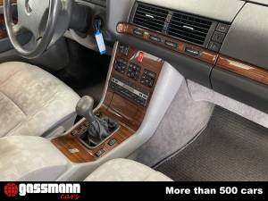 Image 13/15 of Mercedes-Benz 300 SE (1991)