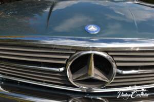 Image 9/75 de Mercedes-Benz 560 SL (1986)