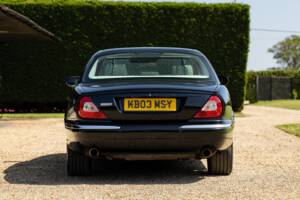 Image 37/43 of Jaguar XJR (2003)