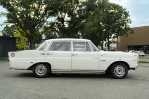 Image 6/50 of Mercedes-Benz 220 S b (1967)