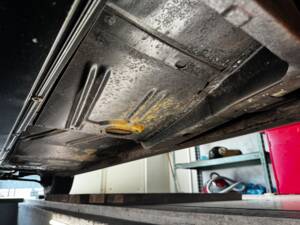 Image 11/13 of Chevrolet Corvair Monza (1965)