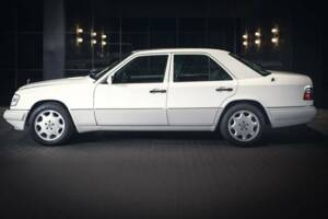 Image 5/15 of Mercedes-Benz E 420 (1995)