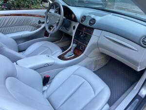 Immagine 14/17 di Mercedes-Benz CLK 500 (2005)