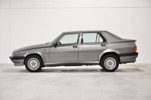 Bild 7/34 von Alfa Romeo 75 2.0 Twin Spark (1988)