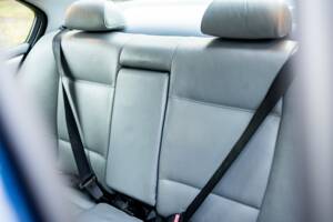 Image 32/38 of BMW 325i (2002)