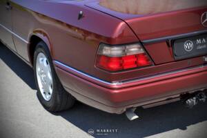 Bild 8/79 von Mercedes-Benz E 220 (1996)