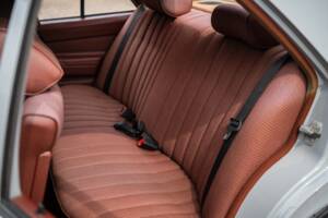 Bild 53/62 von Mercedes-Benz 190 E (1983)