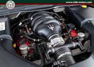 Image 10/15 of Maserati GranTurismo S (2012)