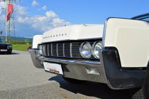 Image 3/50 of Lincoln Continental Convertible (1967)