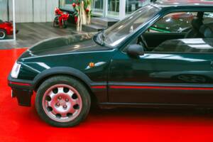 Image 13/33 of Peugeot 205 GTi 1.9 (1993)