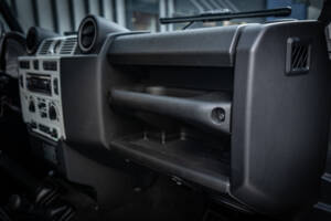 Image 29/66 de Land Rover Defender 90 TD4 (2007)