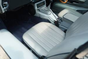 Image 27/35 de Jaguar E-Type (1968)