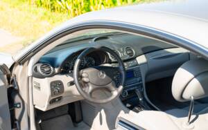 Image 31/49 of Mercedes-Benz CLK 280 (2006)