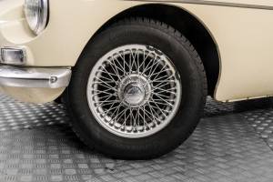 Image 4/50 of MG MGB (1964)