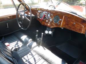 Immagine 8/18 di Jaguar XK 120 FHC (1952)