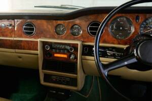 Imagen 47/50 de Rolls-Royce Silver Shadow II (1977)