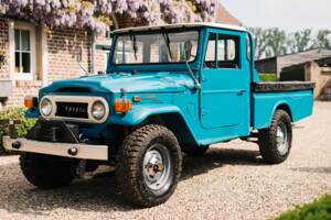 Image 1/27 of Toyota Land Cruiser FJ 45 (1976)