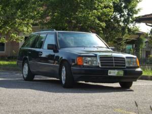 Afbeelding 11/50 van Mercedes-Benz 250 TD Turbo (1992)