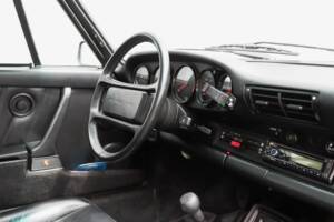 Image 45/108 de Porsche 911 Carrera 3.2 (1989)