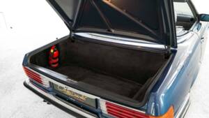 Image 26/29 of Mercedes-Benz 560 SL (1987)