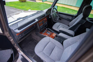 Afbeelding 11/30 van Mercedes-Benz 300 GE (SWB) (1991)