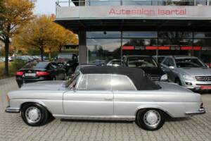 Image 6/17 of Mercedes-Benz 300 SE (1964)