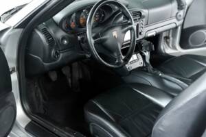 Image 21/50 of Porsche 911 Carrera 4S (2004)